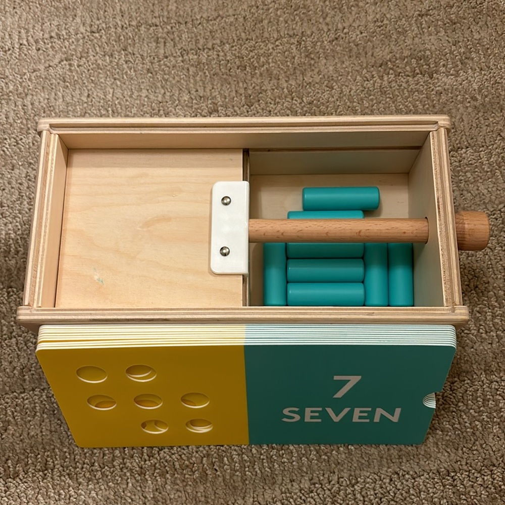 LOVEVERY Wooden Counting Box with Number Cards & Wood Pegs